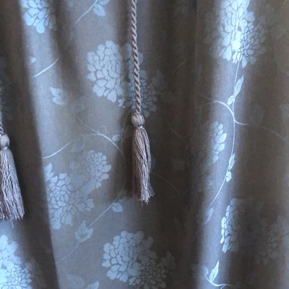 50 % OFF SALE! NWT Chelsea & Violet blue floral silk feeling party dress - Picture 6 of 8